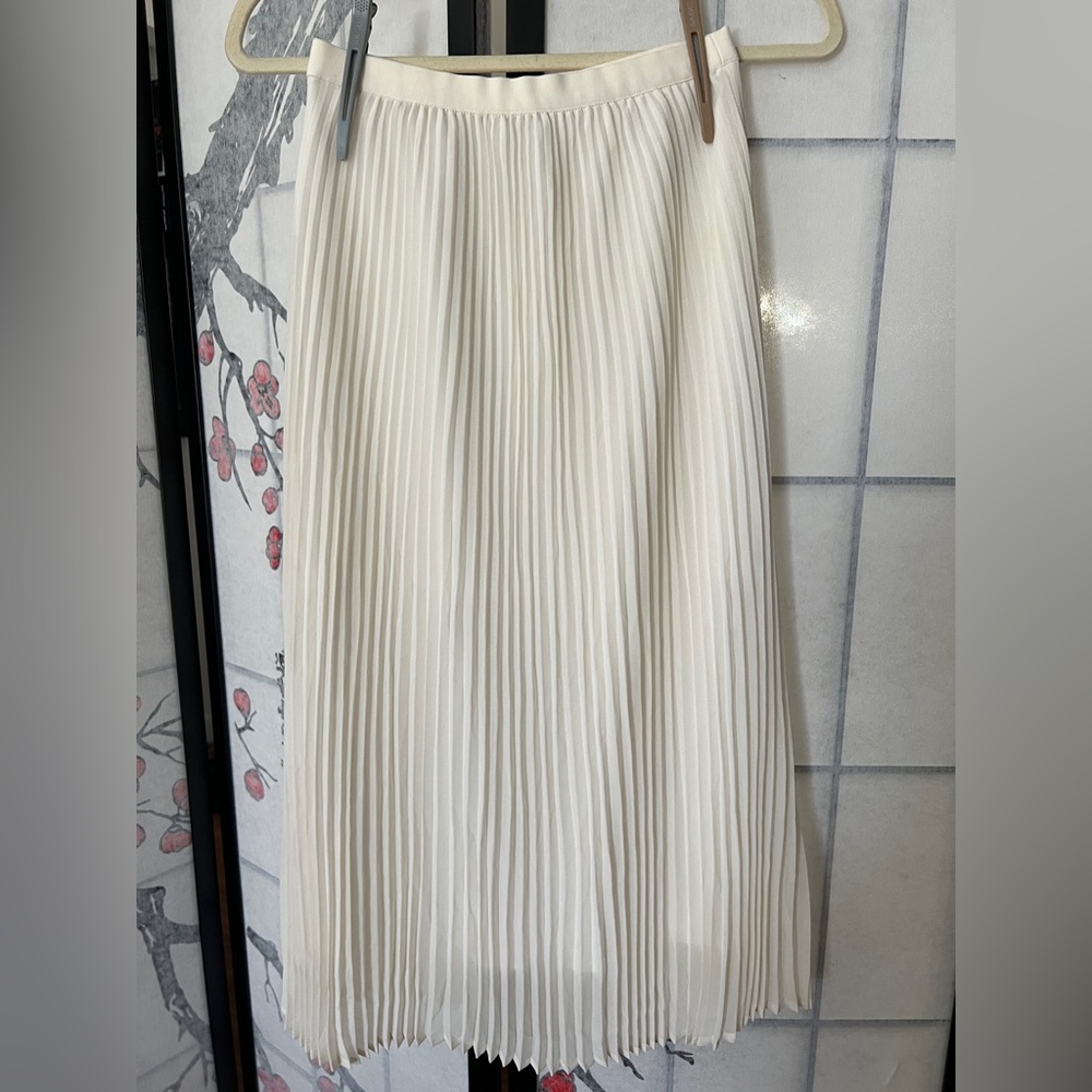 EUC Babaton Jude Pleated Skirt